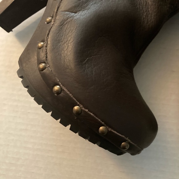 Boots - Picture 4 of 9